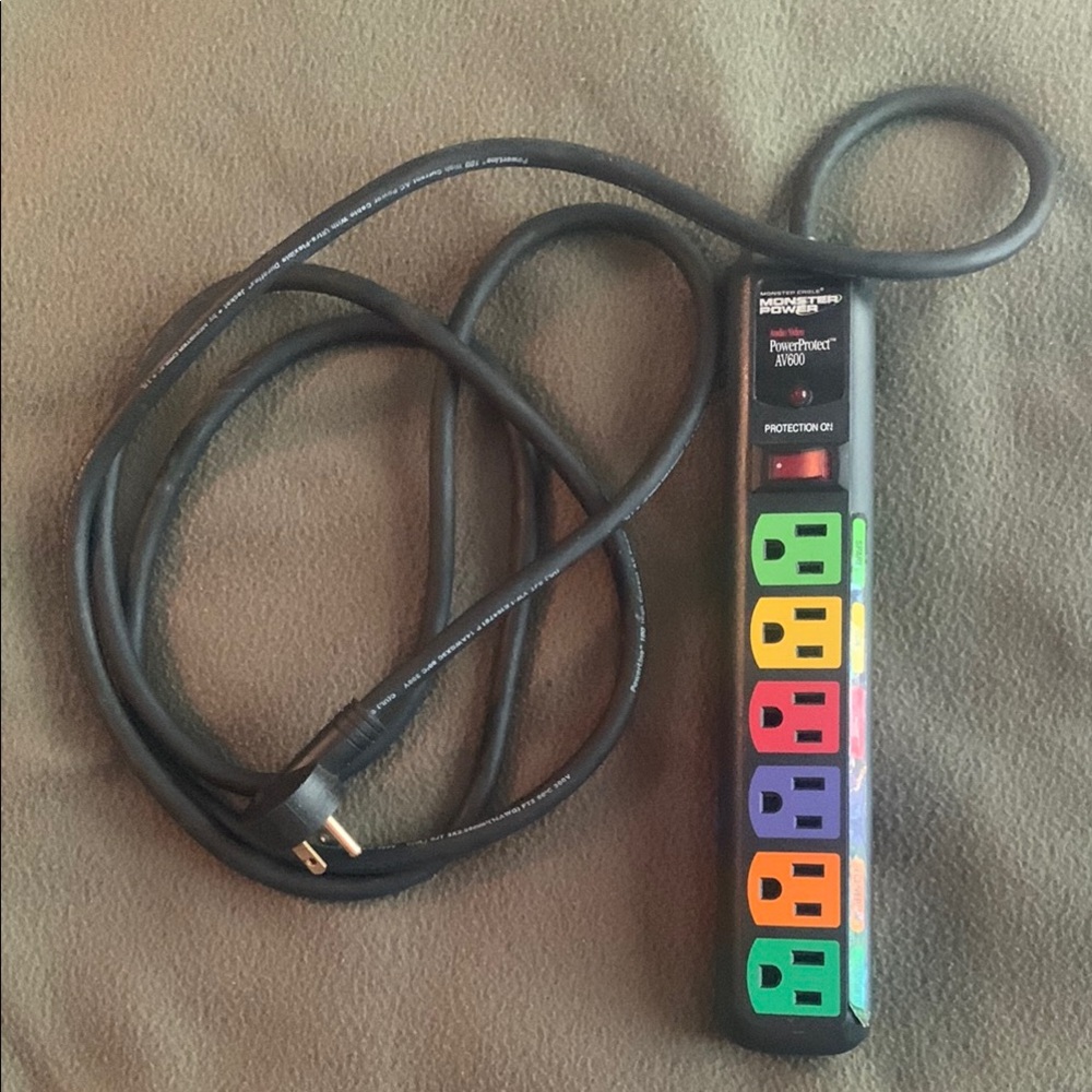 Minter Cable Monster Power Audio Video PowerProtect AV600. Approx 8 feet.